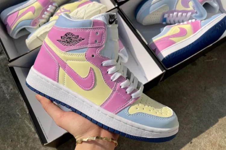 uv reactive jordan 1