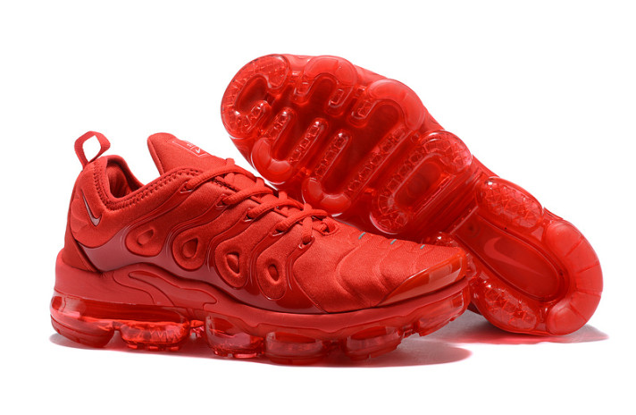 Кроссовки Nike VaporMax Plus University Red CW6973-600 красные, фото 2 Кроссовки Nike VaporMax Plus University Red CW6973-600 красные, фото 2