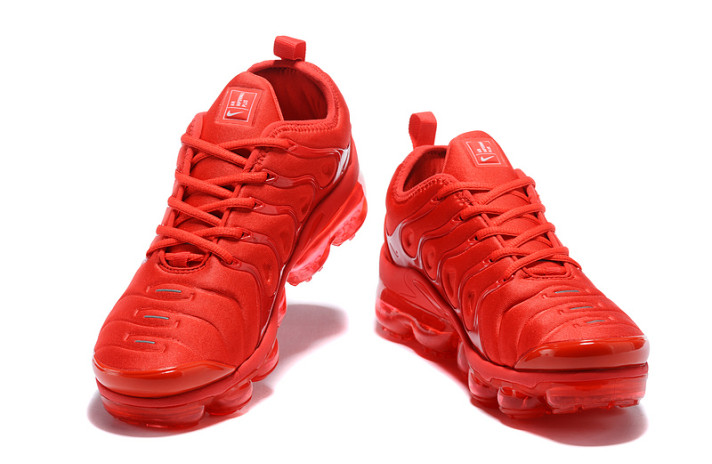 Кроссовки Nike VaporMax Plus University Red CW6973-600 красные, фото 3 Кроссовки Nike VaporMax Plus University Red CW6973-600 красные, фото 3