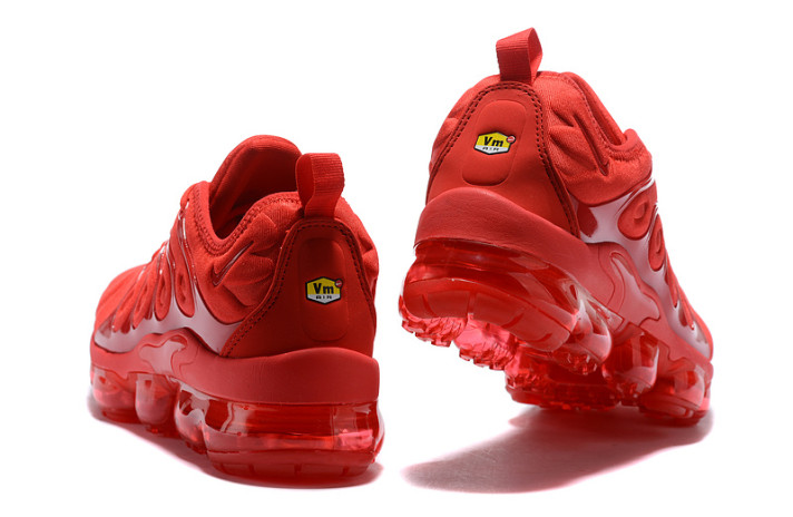 Кроссовки Nike VaporMax Plus University Red CW6973-600 красные, фото 4 Кроссовки Nike VaporMax Plus University Red CW6973-600 красные, фото 4