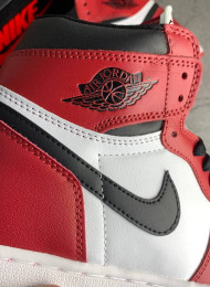Кроссовки Nike Air Jordan 1 Mid Chicago живое фото 4