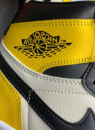 Кроссовки Nike Air Jordan 1 High Yellow Toe живое фото 3