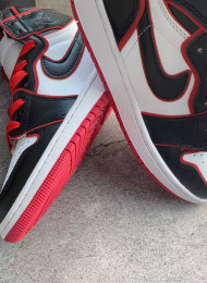 Кроссовки Nike Air Jordan 1 High Bloodline живое фото 4