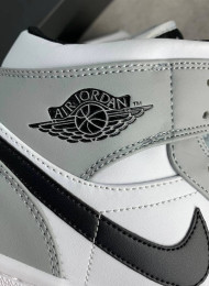Кроссовки Nike Air Jordan 1 Mid Light Smoke Grey живое фото 4