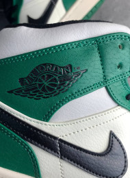 Кроссовки Nike Air Jordan 1 Mid Celtics Pine Green живое фото 2