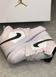 Кроссовки Nike Air Jordan 1 Mid Light Pink White Black живое фото 1