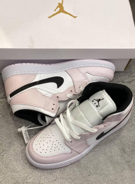 Кроссовки Nike Air Jordan 1 Mid Light Pink White Black живое фото 3