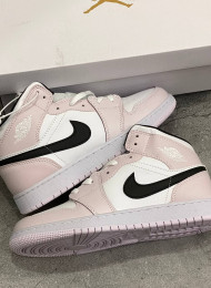 Кроссовки Nike Air Jordan 1 Mid Light Pink White Black живое фото 2