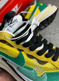 Кроссовки Nike Sacai Vaporwaffle Tour Yellow Stadium Green живое фото 3