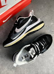 Кроссовки Nike Sacai Vaporwaffle Black White живое фото 2